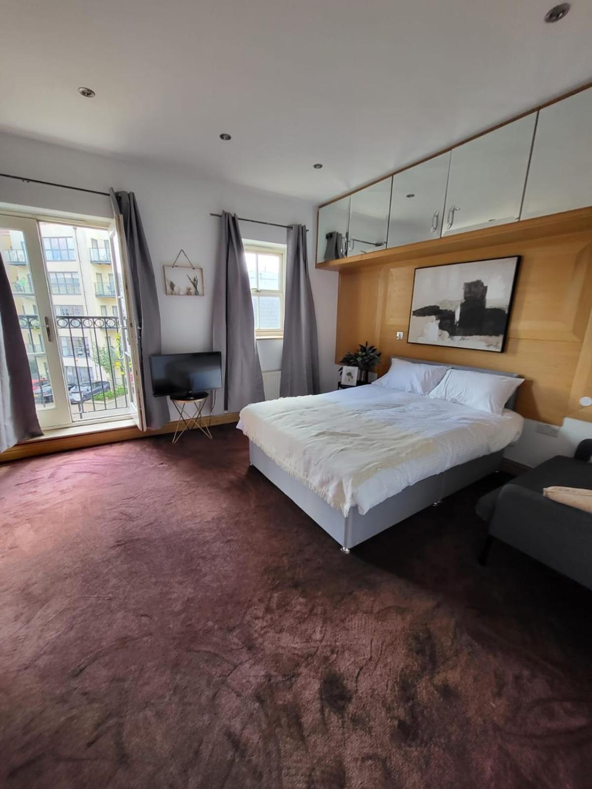 Проживание в семье Camden 2 *