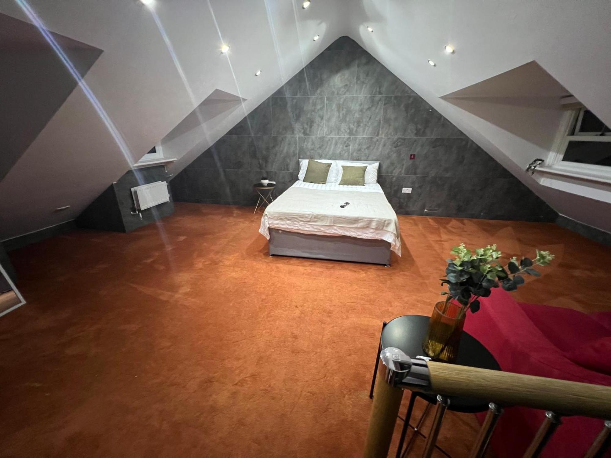 Проживание в семье Camden 2 *